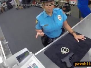 شرطة ضابط بيادق لها كس n مارس الجنس