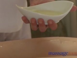 Massage pièces jeune blond et rouge tête obtenir profond orgasme à partir de grand bite