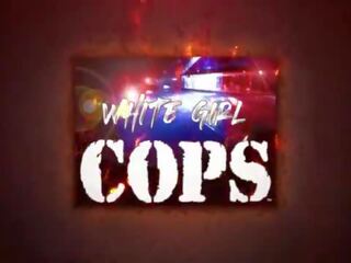 Baise la police - nain blond blanc jeune femelle flics raid locale stash maison et seize custody de grand noir piquer pour baise